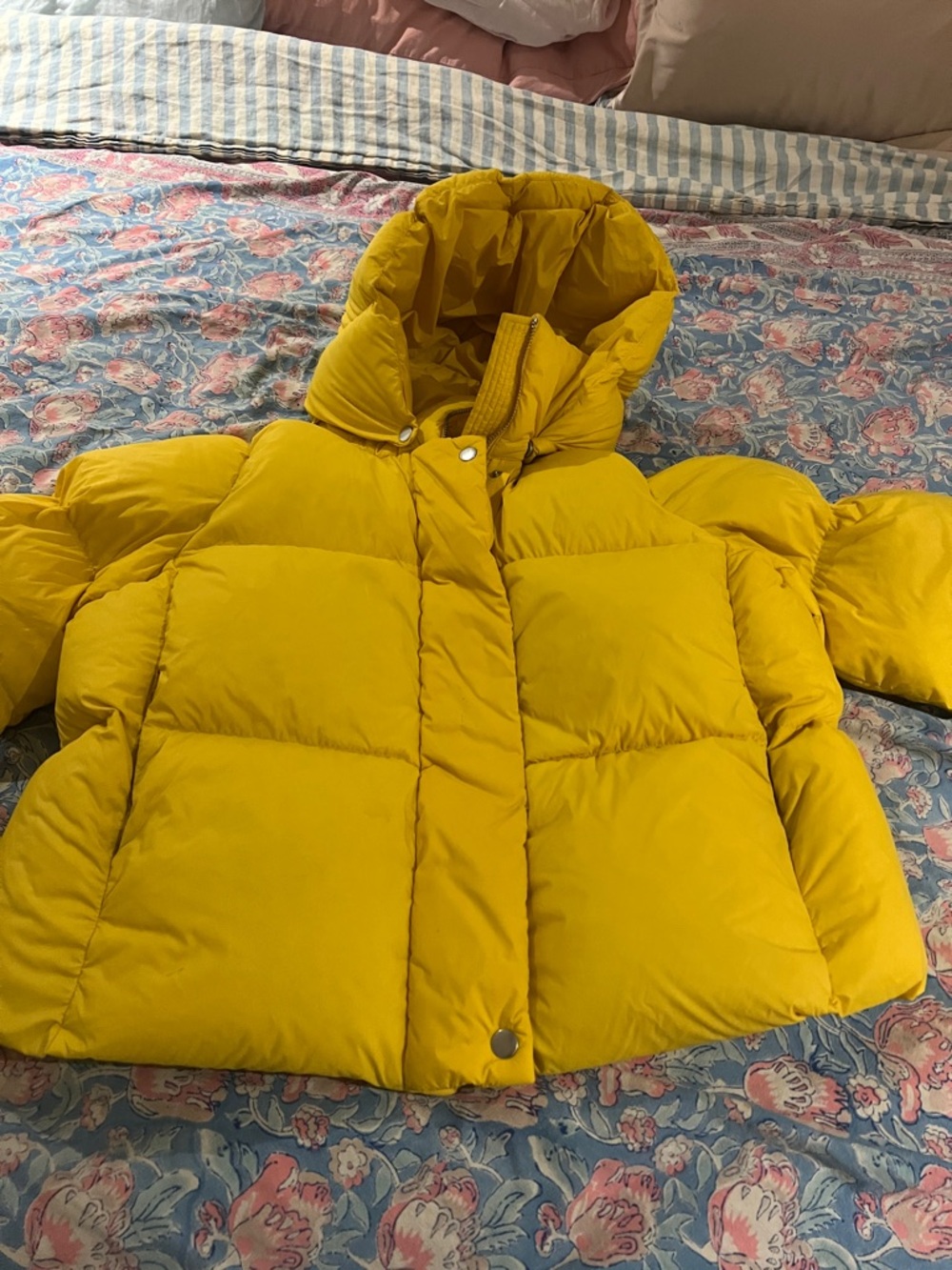 Banana Republic slight cropped Yellow Puffer Jacket with Hood size medium